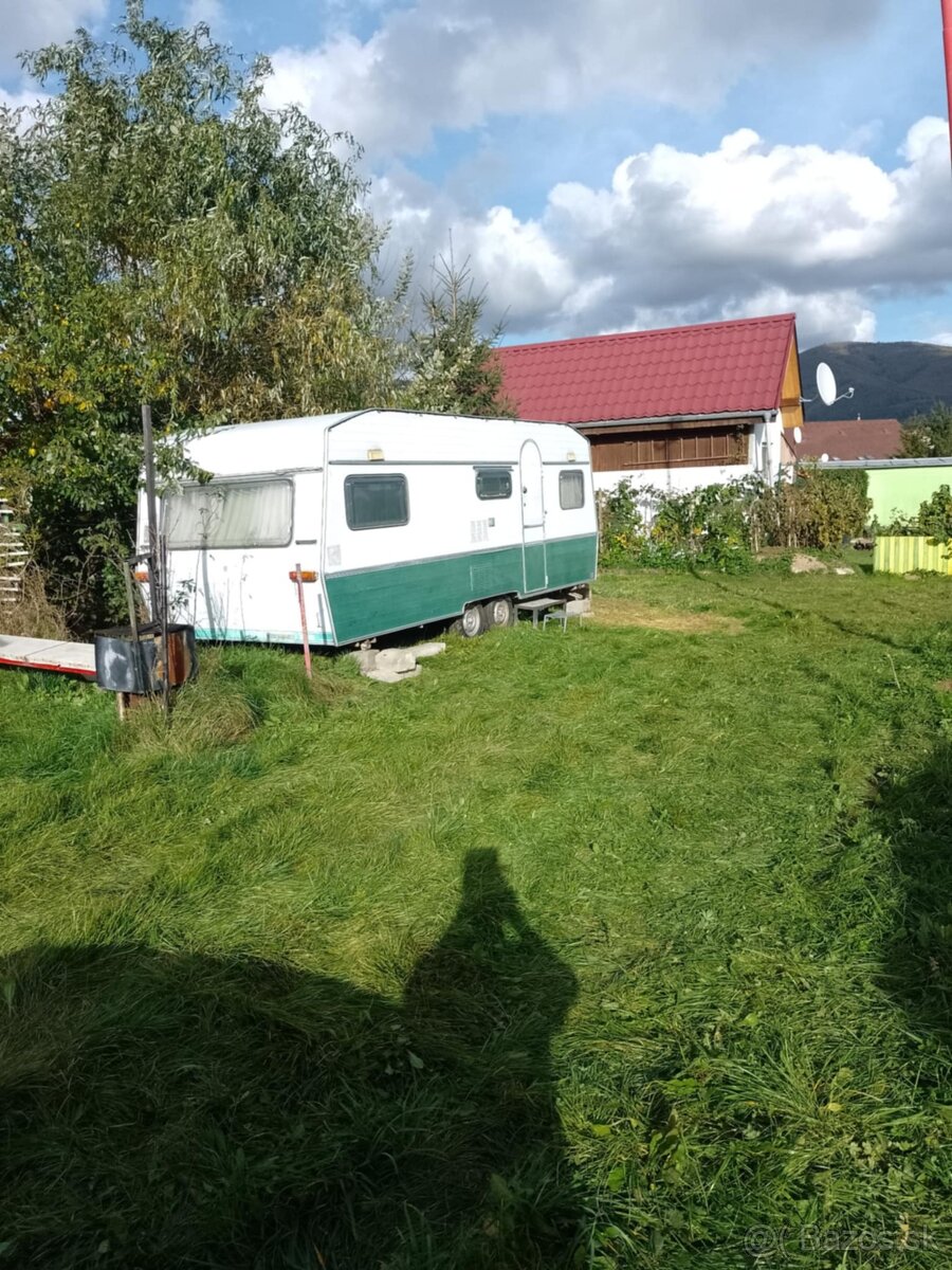 Karavan nepojazdný