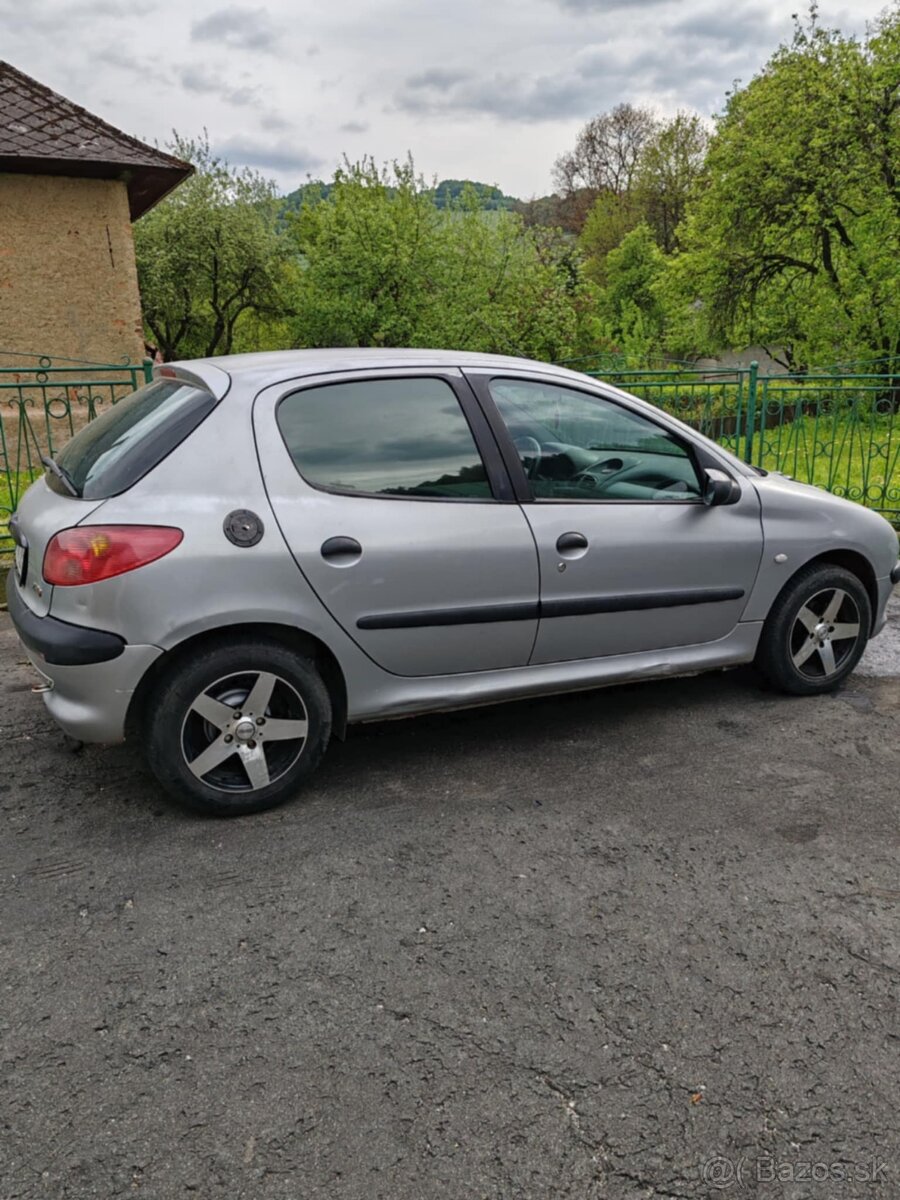 Pegeot 206