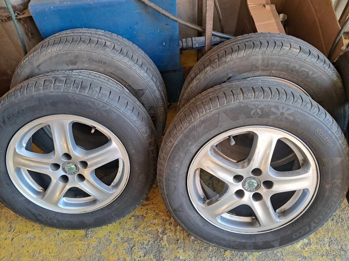 Predam elektrony na 1 octaviu plus rezerva
