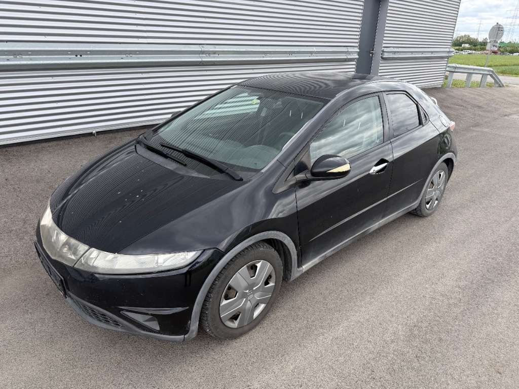Honda civic Ufo 1.4i 1.8i rok 2007 čierna farba