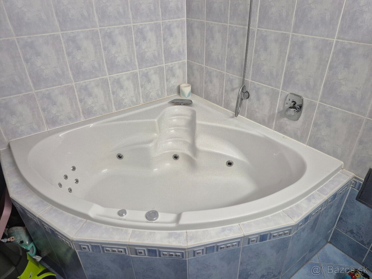 Hydromasážna vaňa v TOP stave