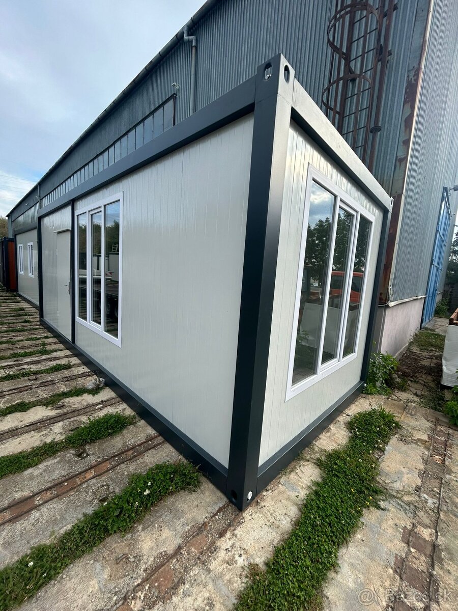 Obytný kontajner o rozměru 3 x 7 m