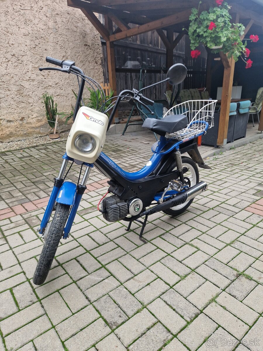 Moped Manet Korado