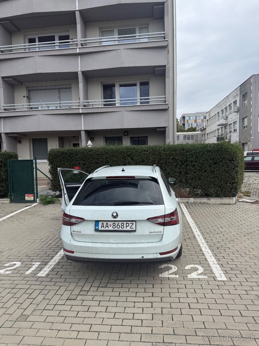 ponúkam na prenájom vonkajšie parkovacie miesto na ulici Tom