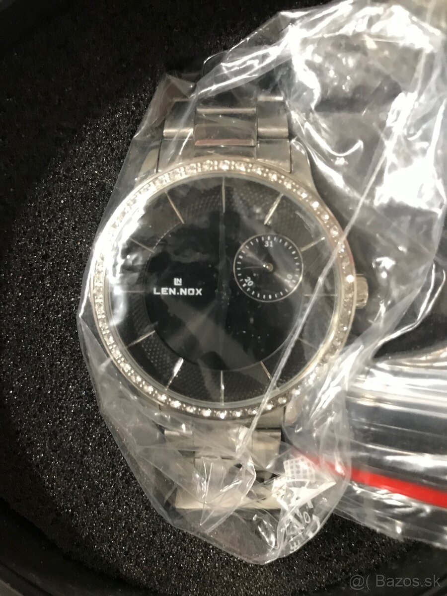 Pánske hodinky značky LEN.NOX nové v krabičke čierne