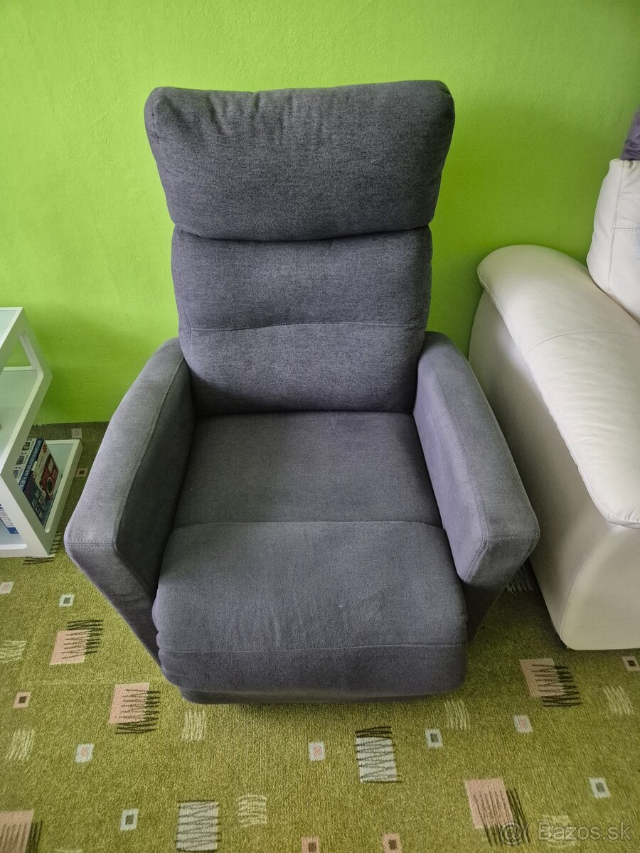 Polohovateľné kreslo