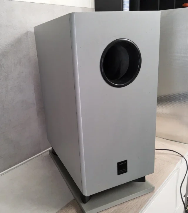 Aktívny bass‑reflex subwoofer Onkyo SKW‑150X