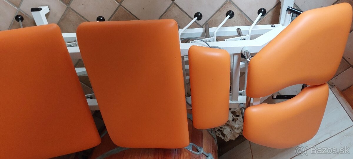 Chiroprakticke masážne lehátko