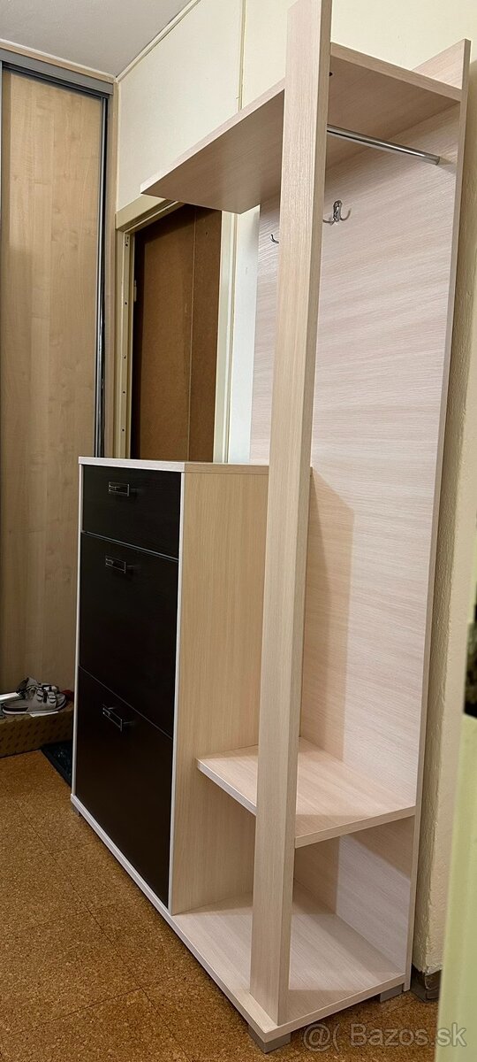 Vešiaková zostava s botníkom