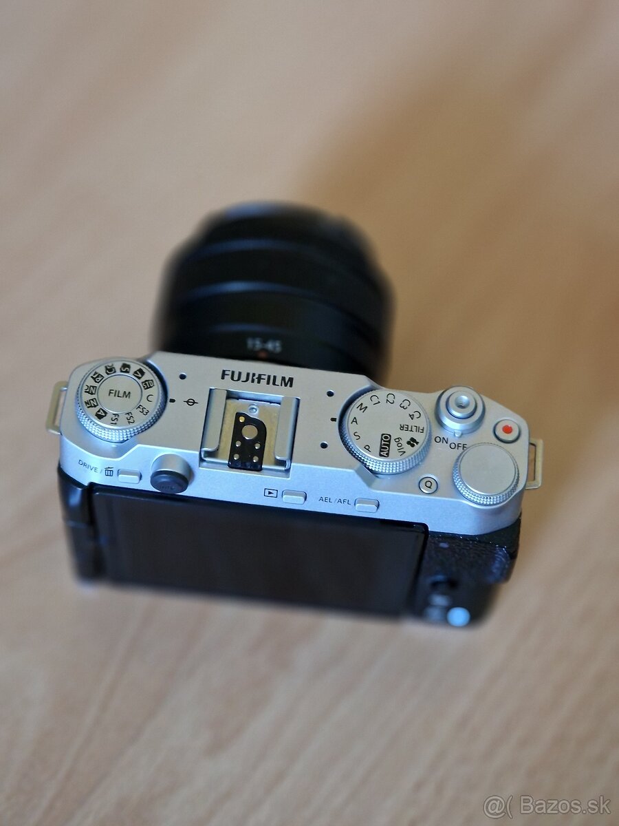 Predám zánovný Fujifilm X-M5