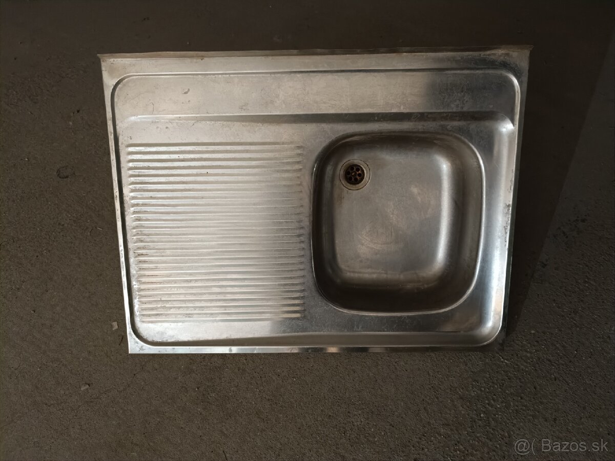 Nerezove umyvadlo so sifonom 80x61