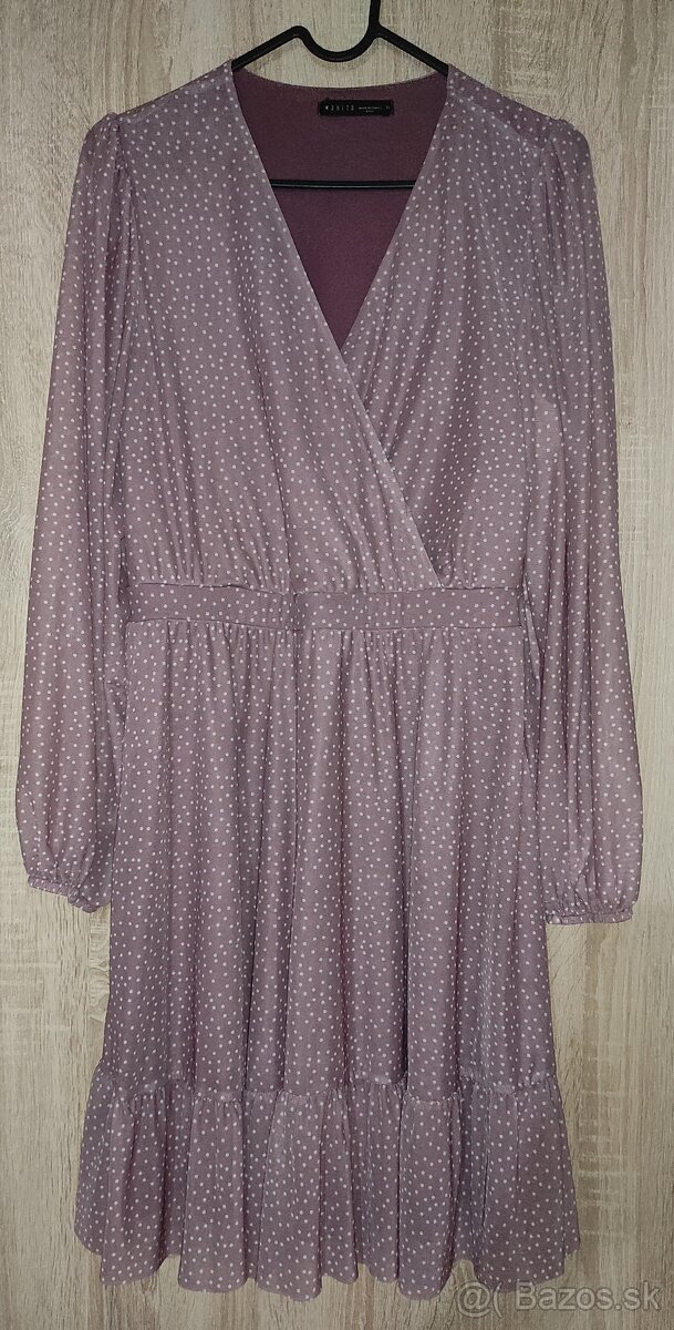 Krásne bodkované šaty