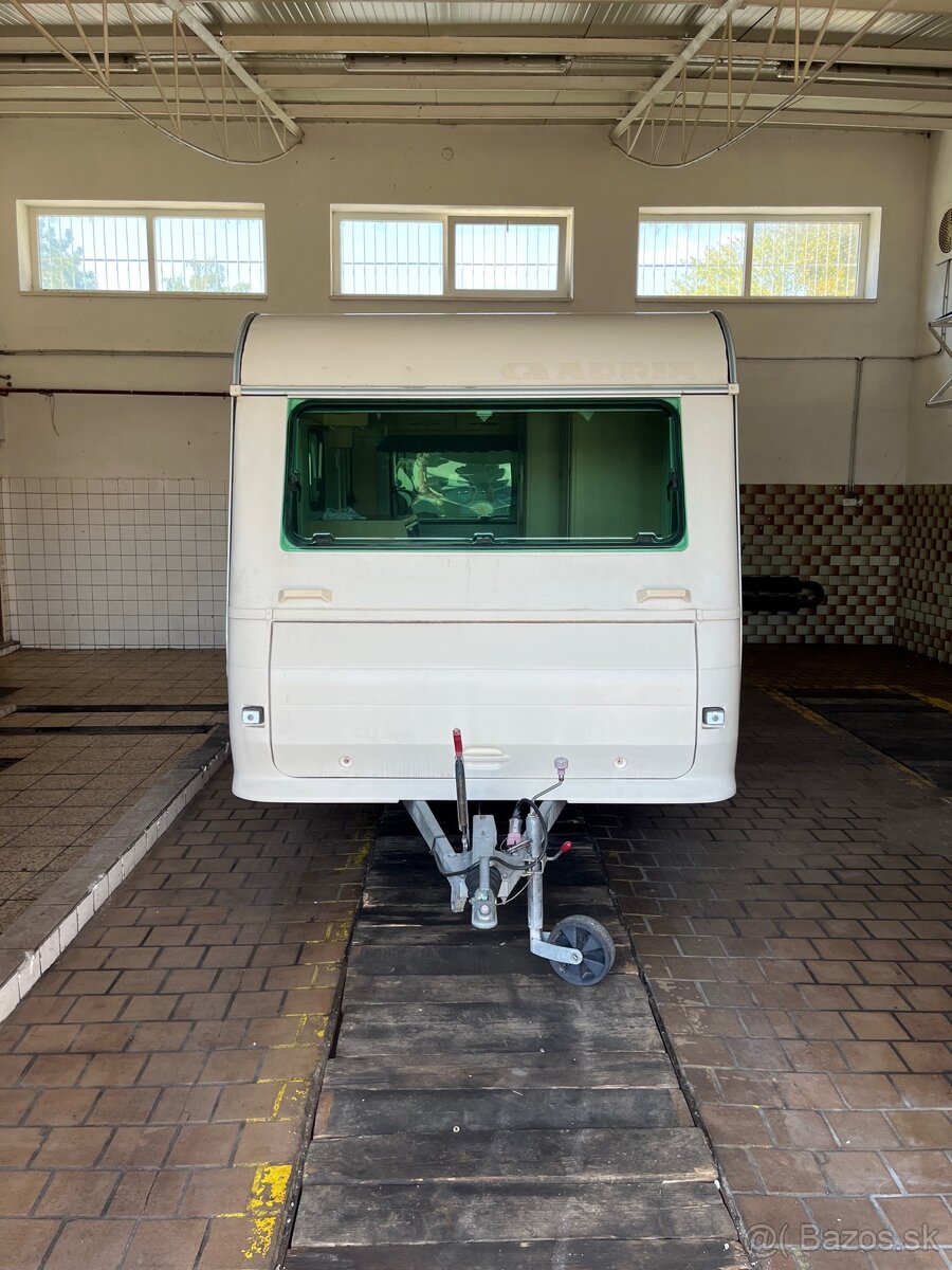 Predam karavan ADRIA 390 DB