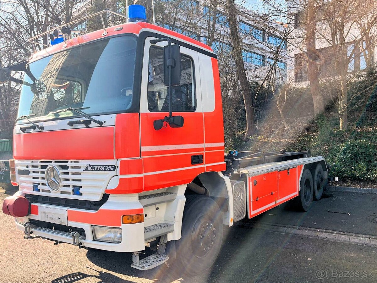Predáme nosič kontajnerov MB Actros, 6x4