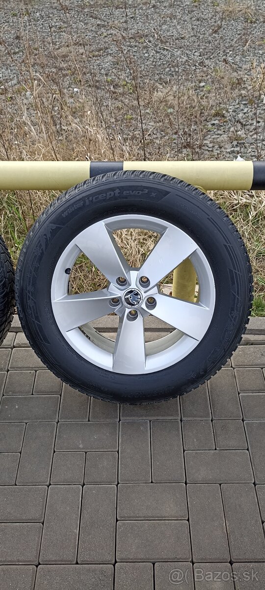 215/65/R17 Hankook