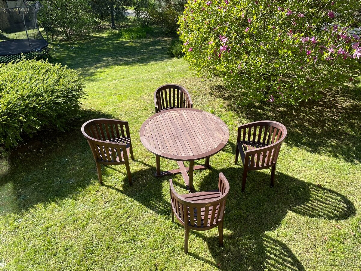 Zahradní stůl s křesílky – materiál teak