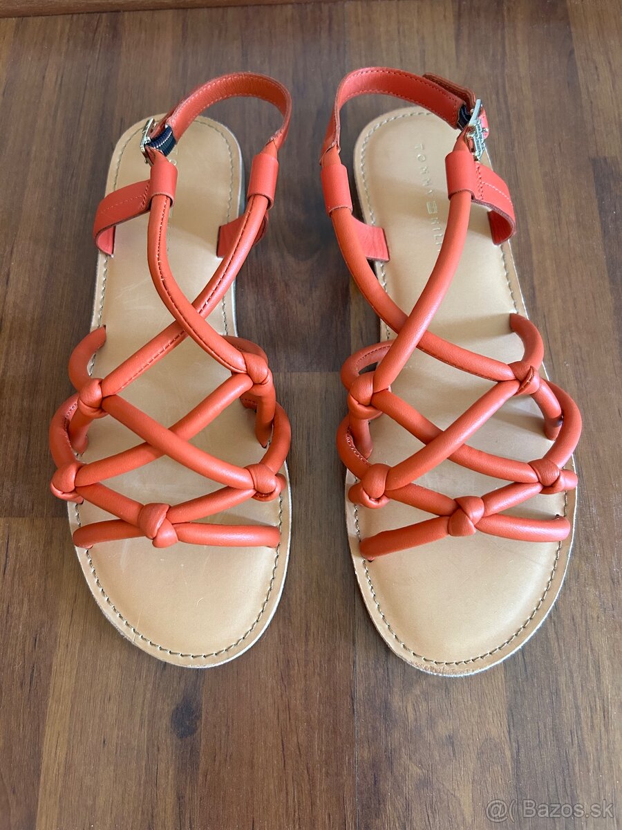 CELOKOŽENÉ SANDÁLKY zn.TOMMY HILFIGER č.40