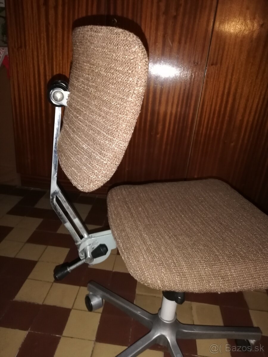 Predám otočnú stoličku k PC