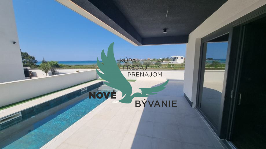 Luxusná novostavba vily s bazénom a nerušeným výhľadom na mo