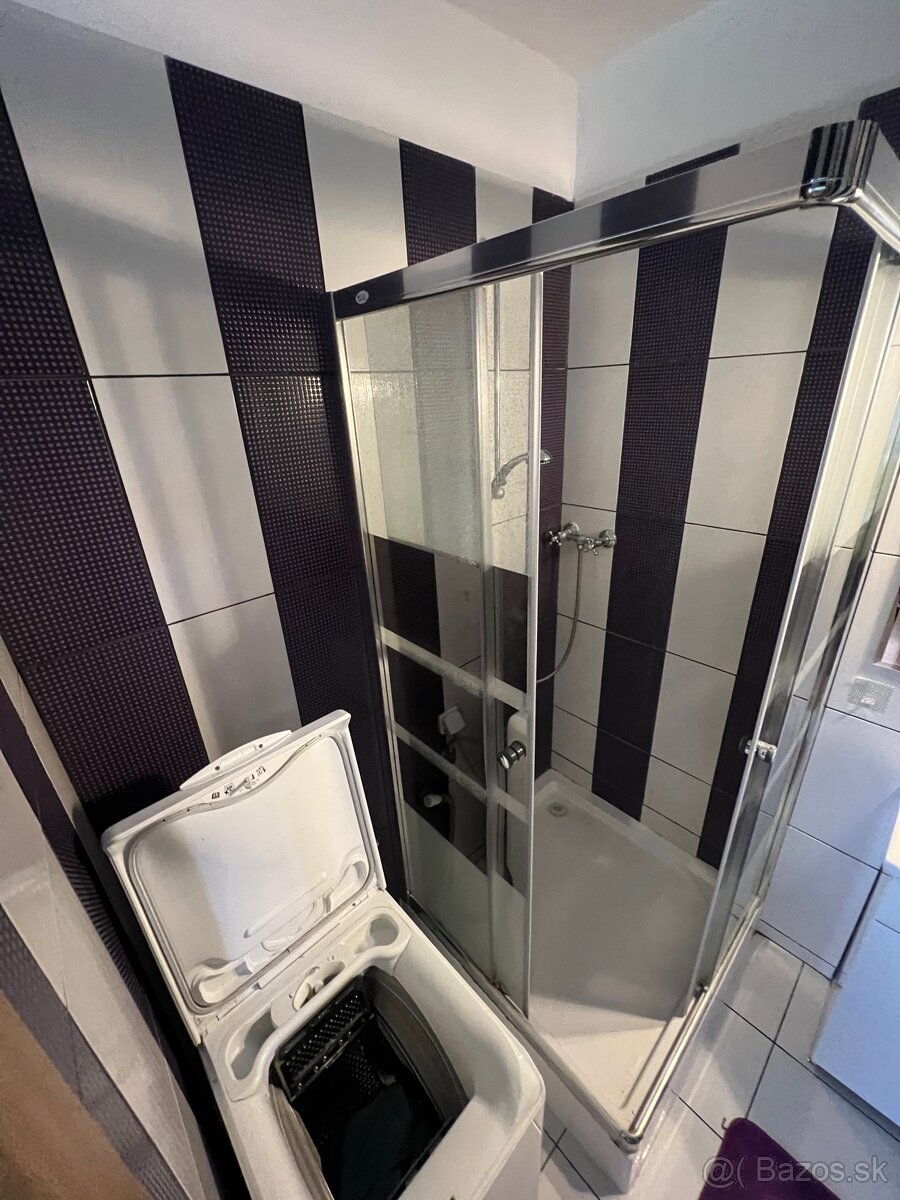 Sprchový kút 80x80 cm s vaničkou a batériou – výborný stav