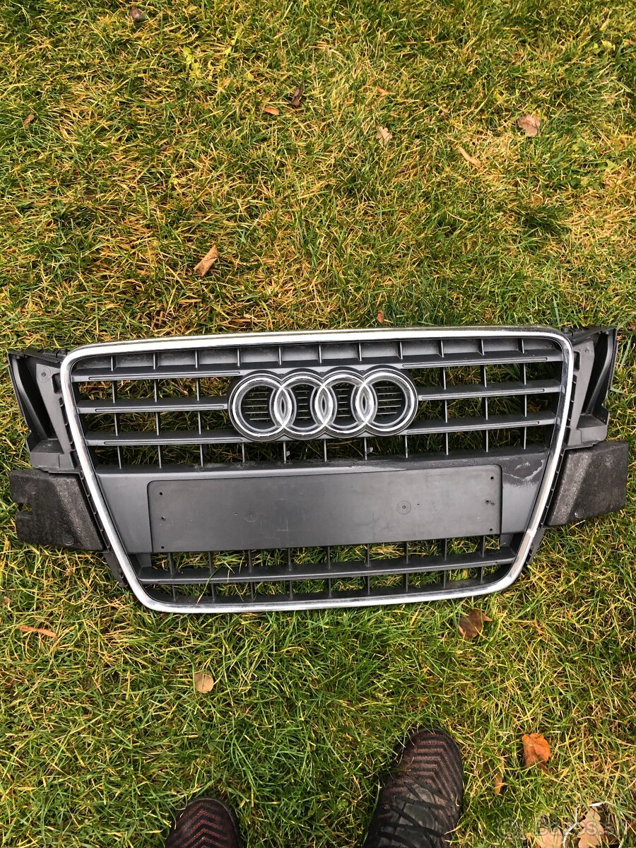Maska audi a5 07-11 8T0 mrizka do nárazníku znak