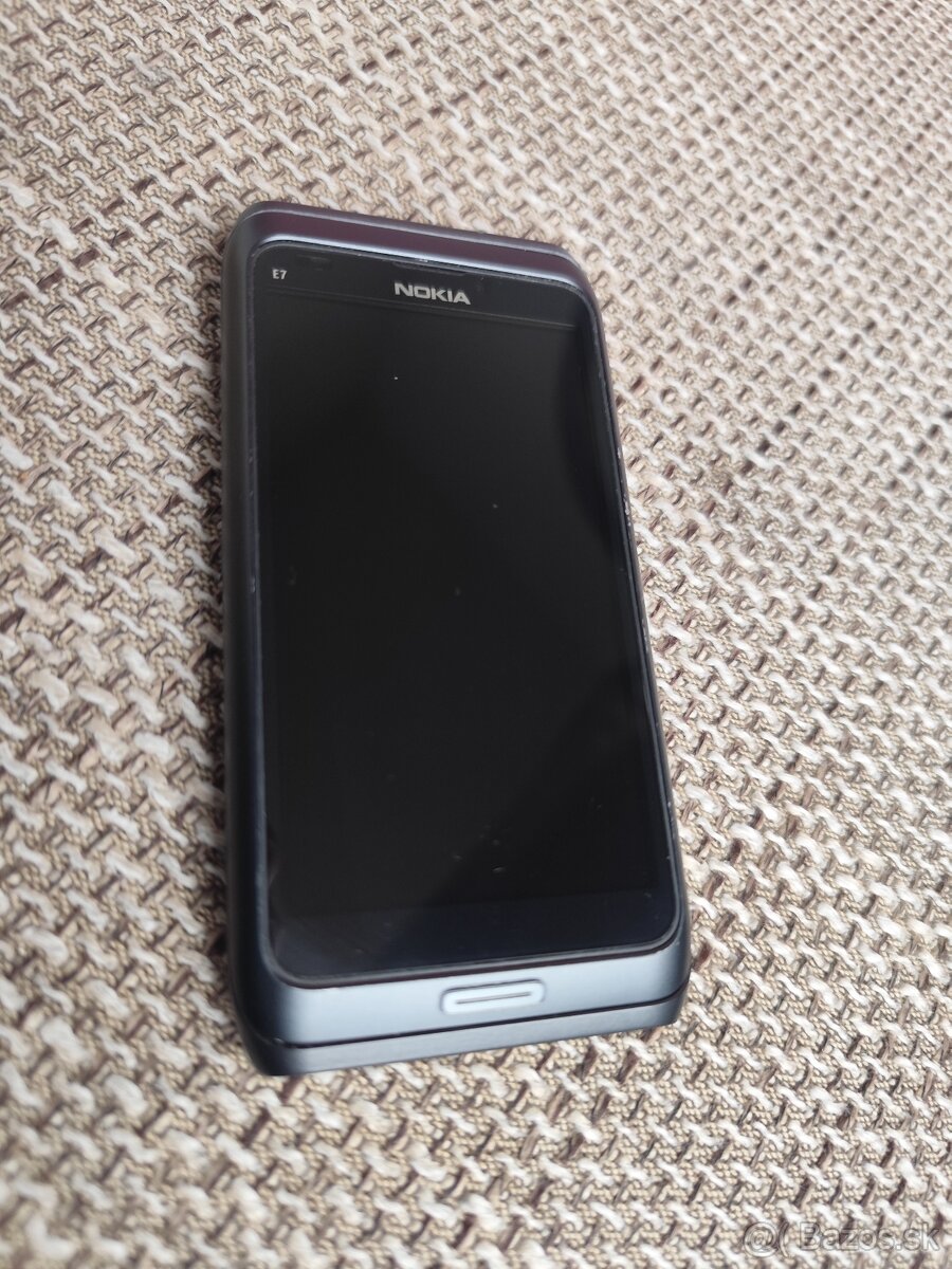 Nokia E7