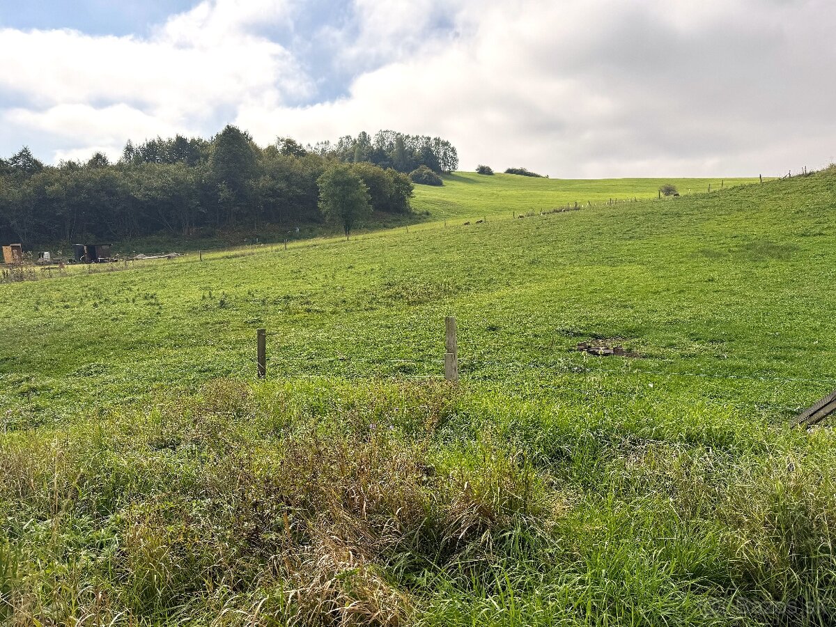 STAVEBNÉ POZEMKY v obci Veličná, od 500m2