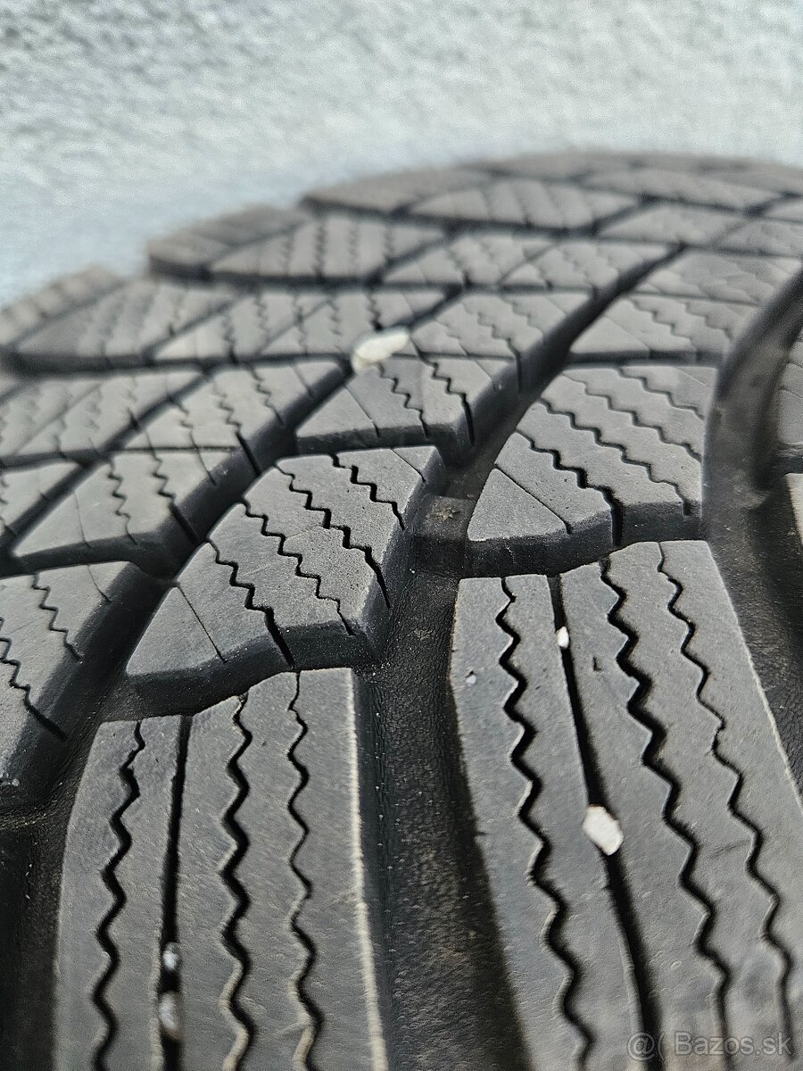 Zimne pneu Bridgestone 215/60 R17