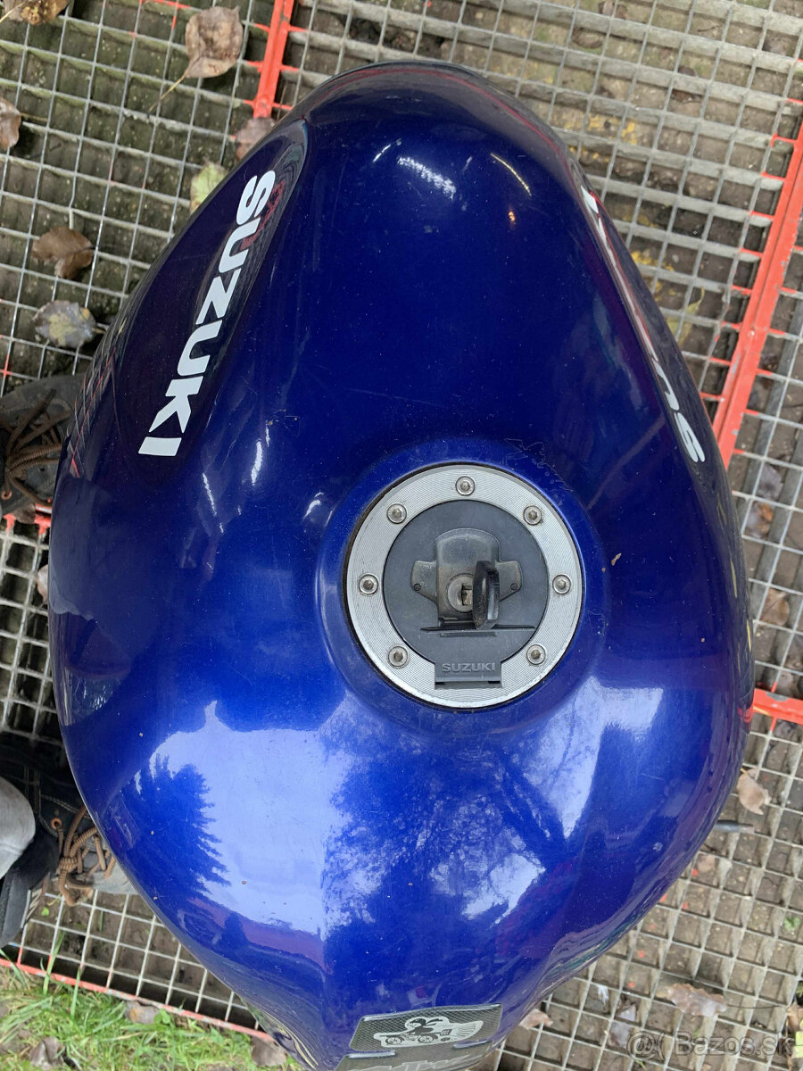 Predám na SUZUKI BANDIT 600S, palivová nádrž