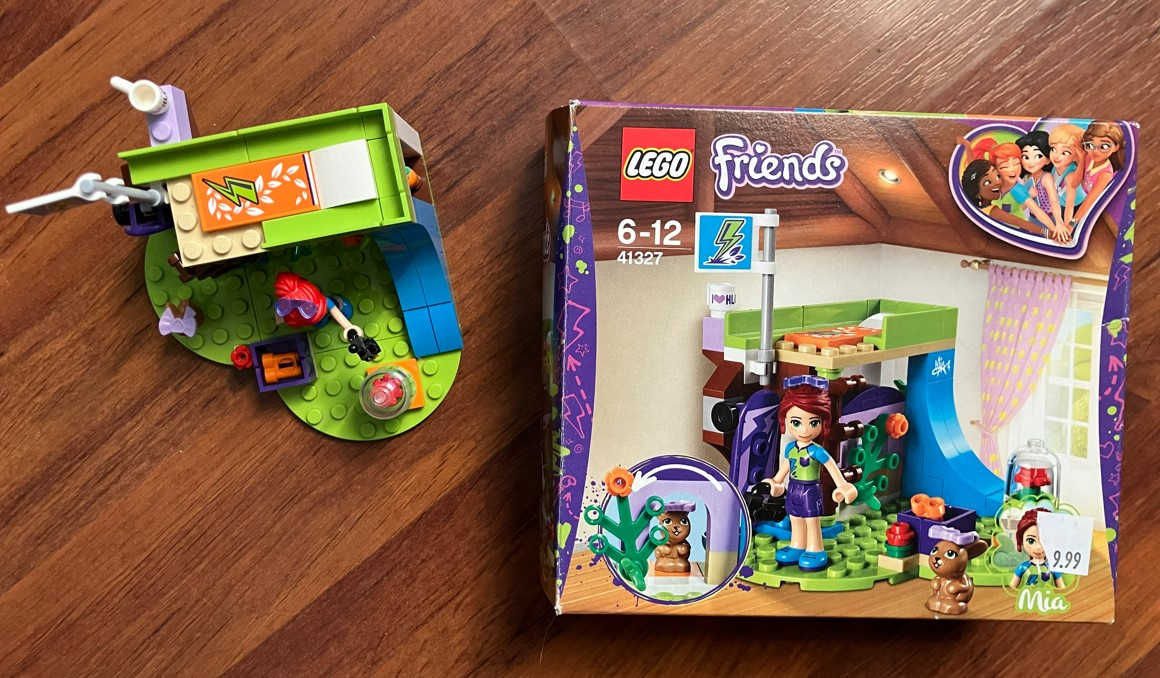LEGO Friends 41327 Mia and Her Bedroom