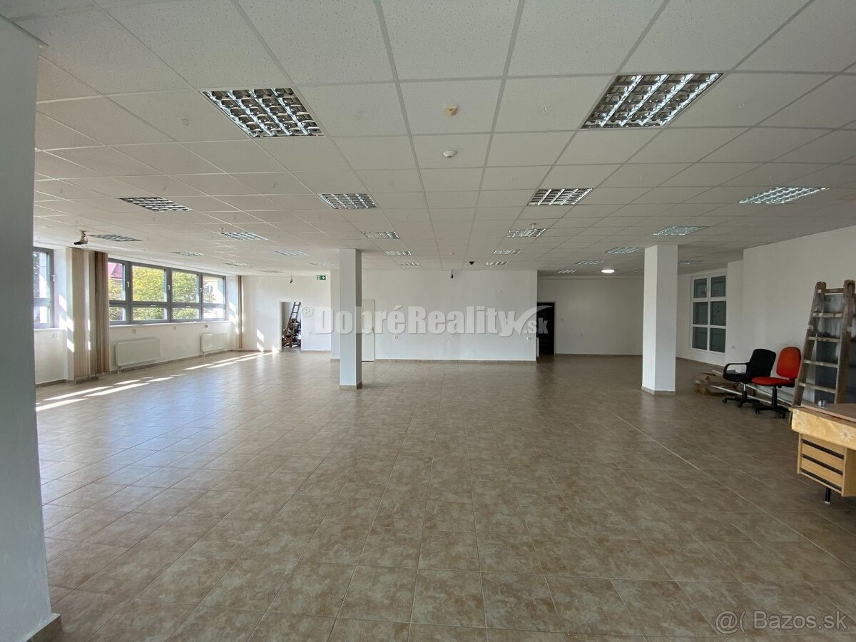 Na prenájom  pekný obchodný priestor o rozlohe 250m2 v Rimav