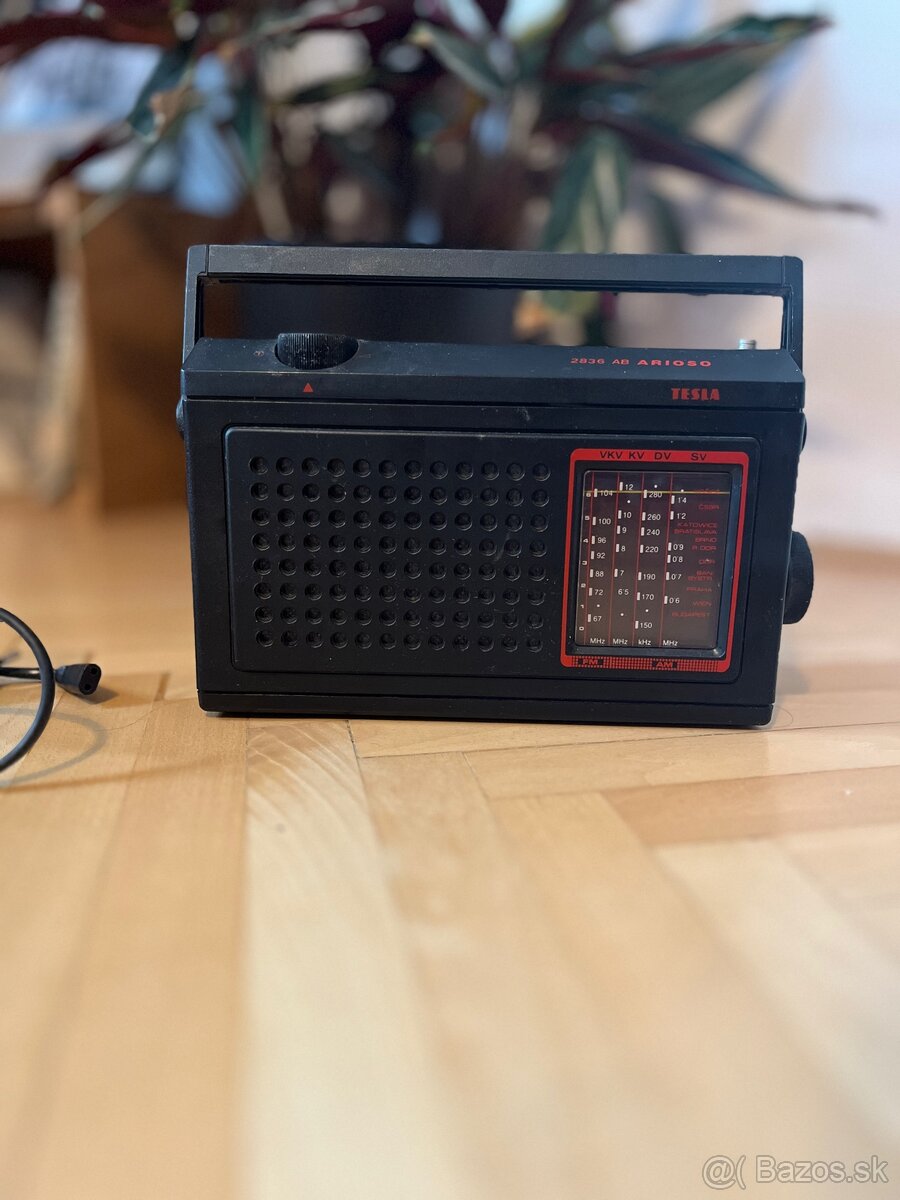 Retro rádio Tesla Arioso 2836 AB