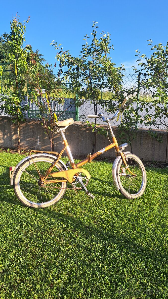 Starožitný skladací bicykel v pôvodnom stave