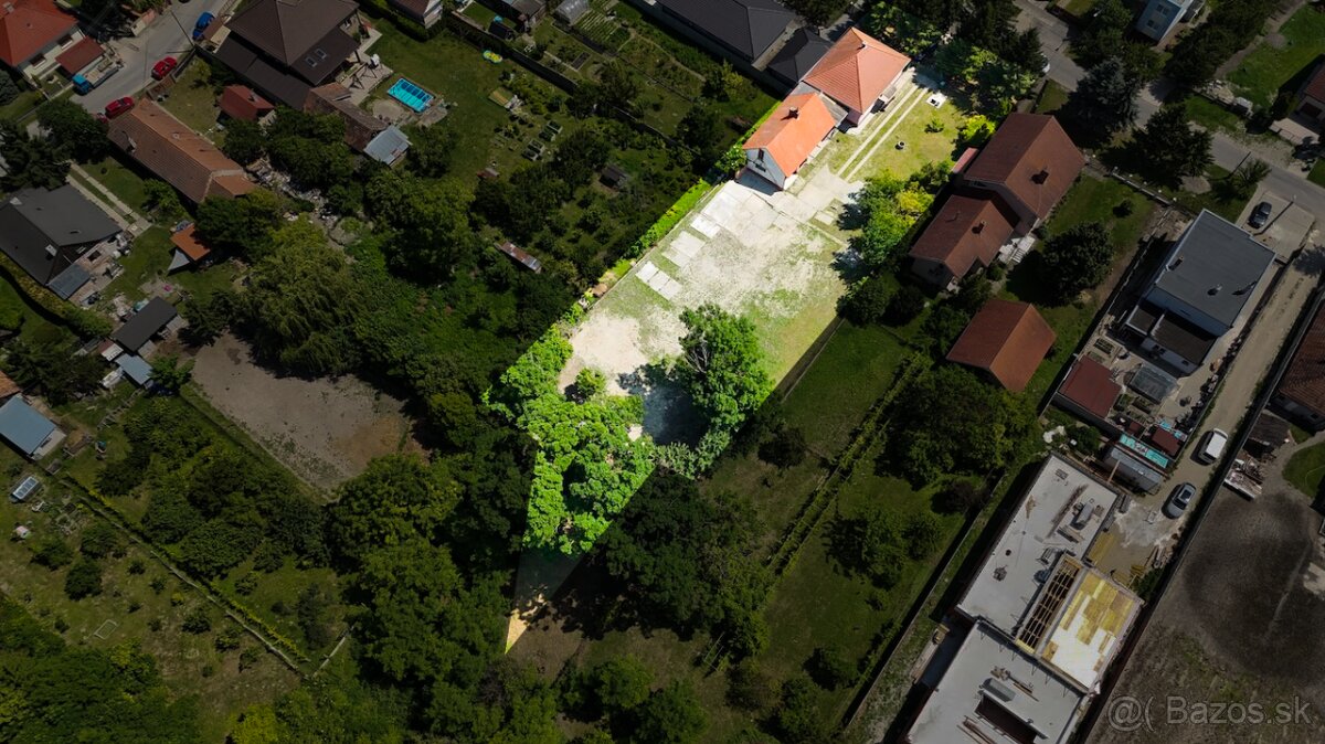 VYDRANY POZEMOK 1760M2 - MOŽNOSŤ ROZDELENIA NA 2 SAMOSTATNÉ