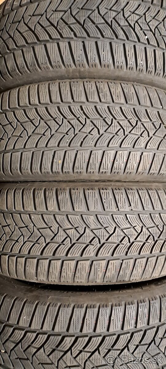 Predám 4ks jazdené zimné 215/55r17-98V Dunlop