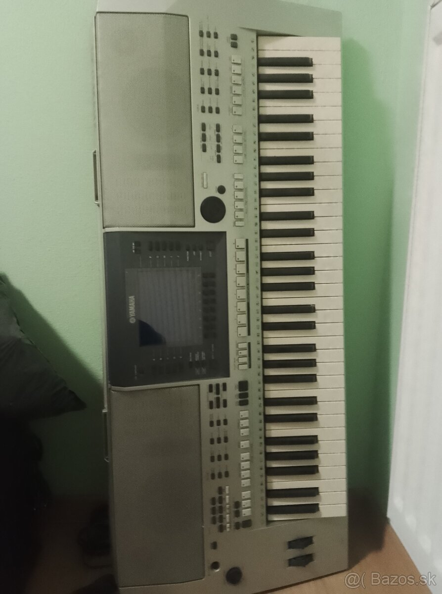Yamaha PSR S700