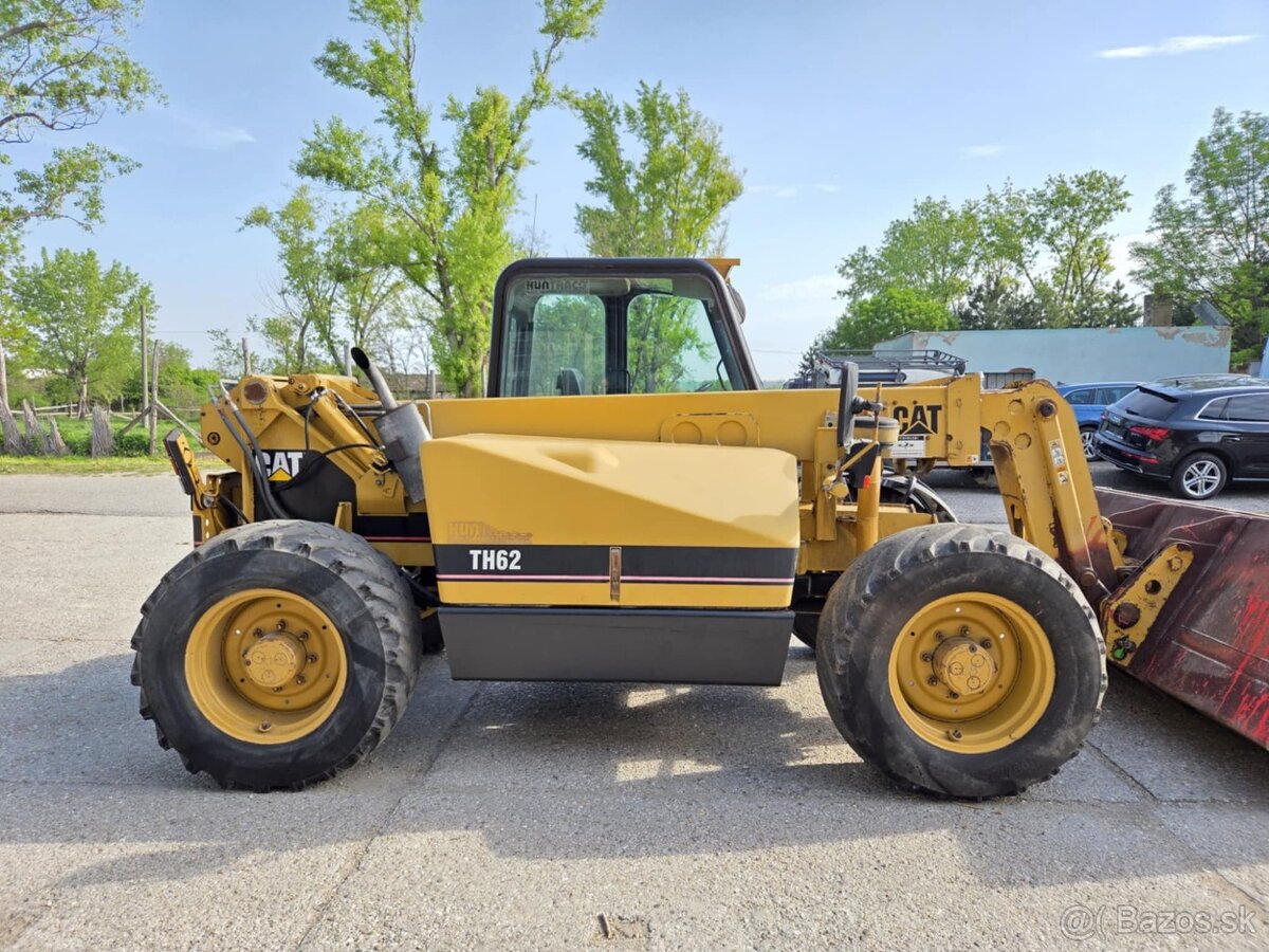 Teleskopický manipulátor CATERPILLAR TH62