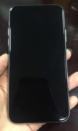 Predam iPhone 8, odhlaseny, nalepene nove ochranne sklo.