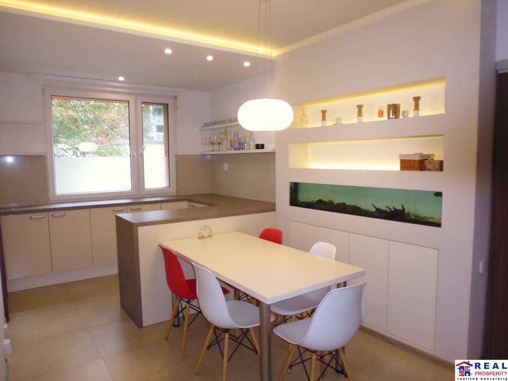 TOP ZREKONŠTRUOVANÝ+ ZARIAD. 5-izb. byt 95 m2+ loggia, vlast