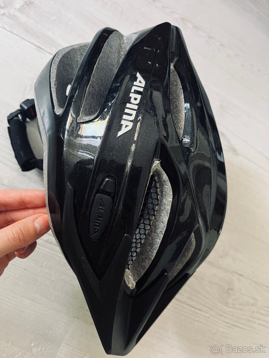 Alpina cyklistická prilba čierna