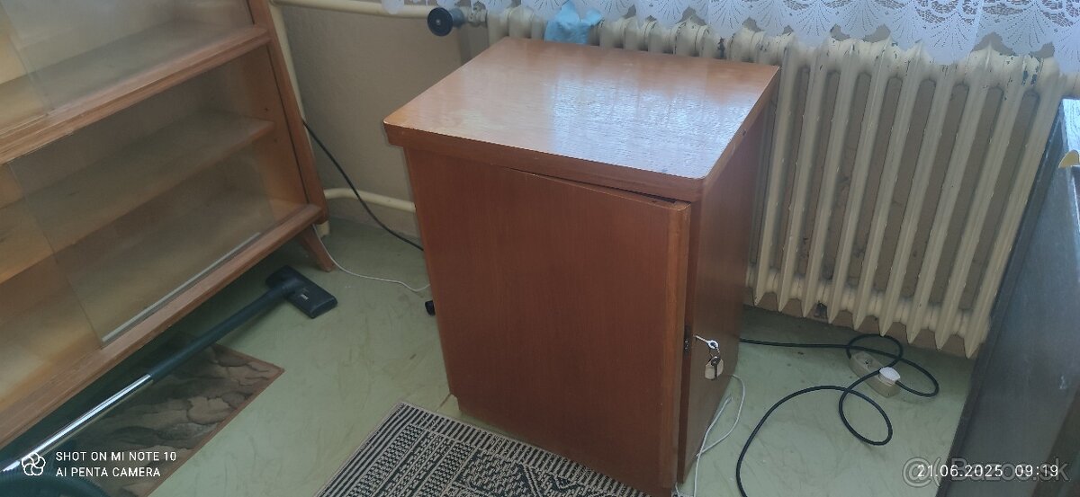 Predám šijací stroj.