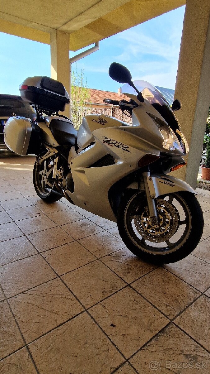Predám Honda Vfr800