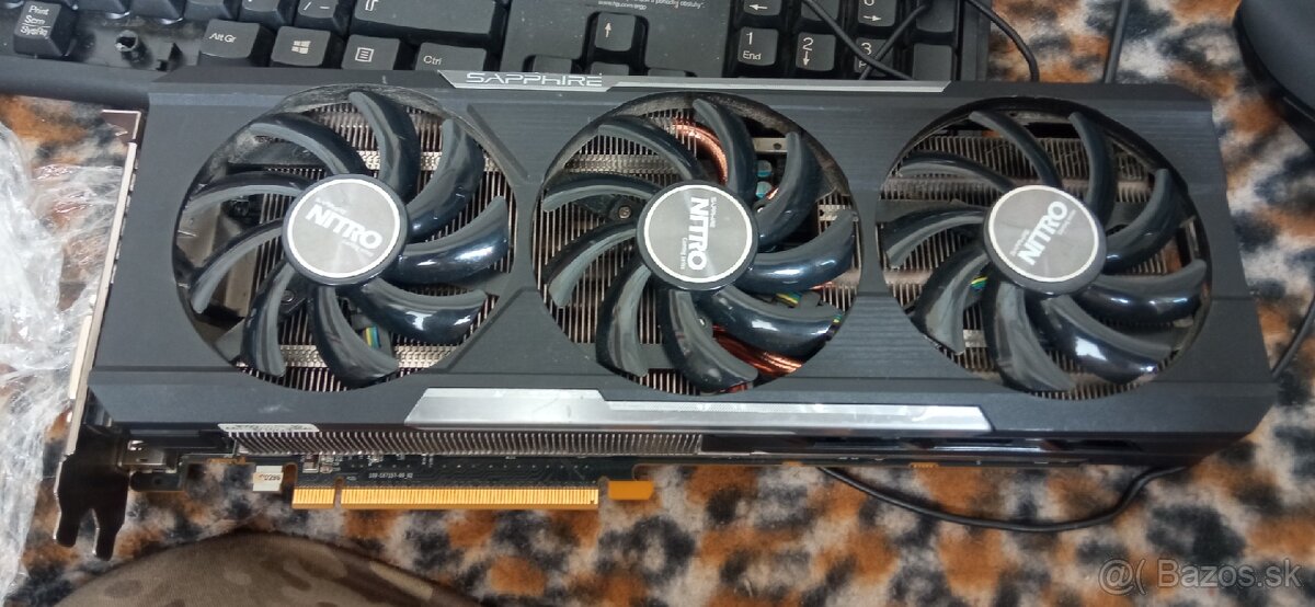 Radeon R9 390 8gb poskodena