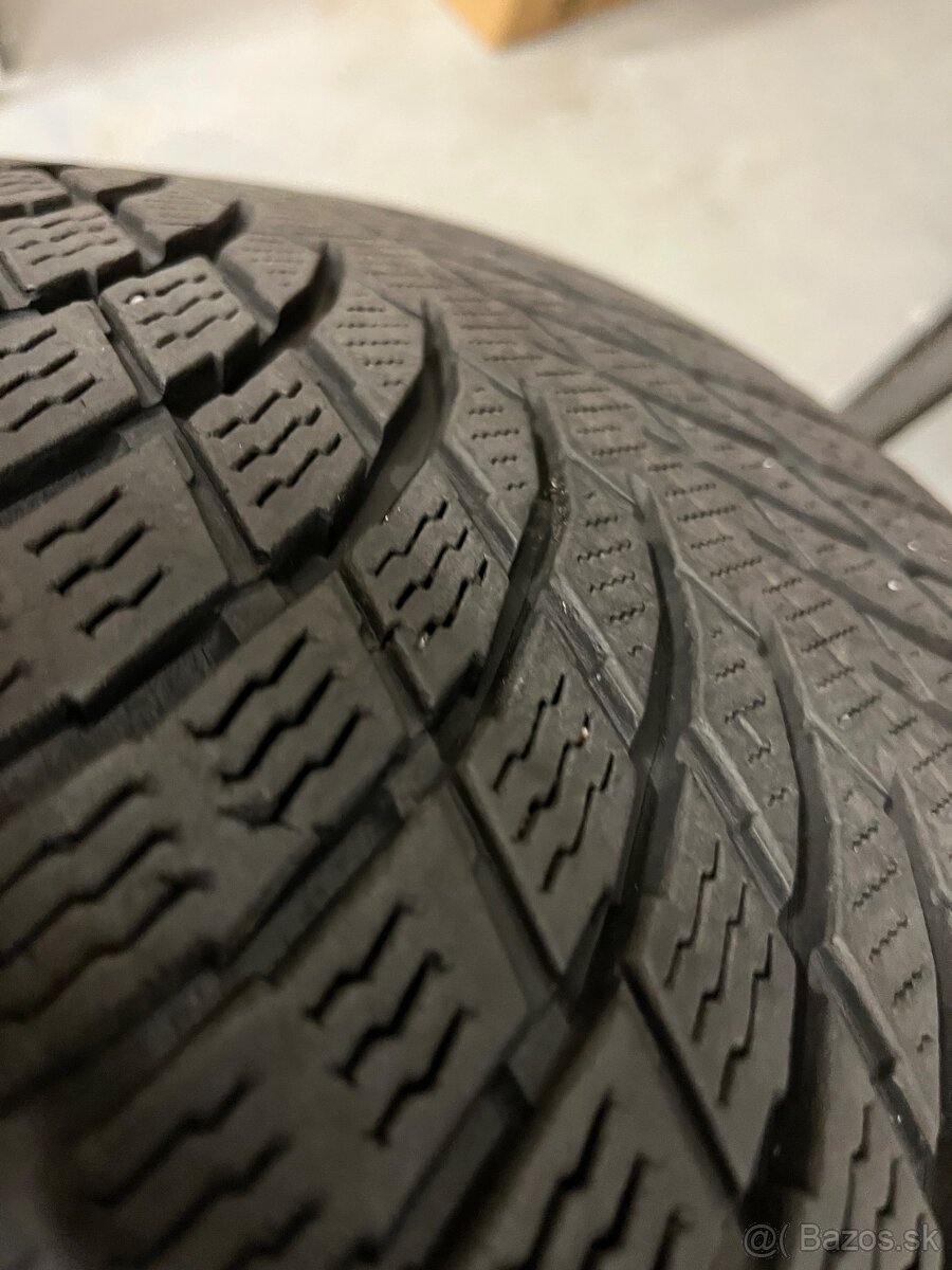 Darujem zimnu pneu 225/45R19
