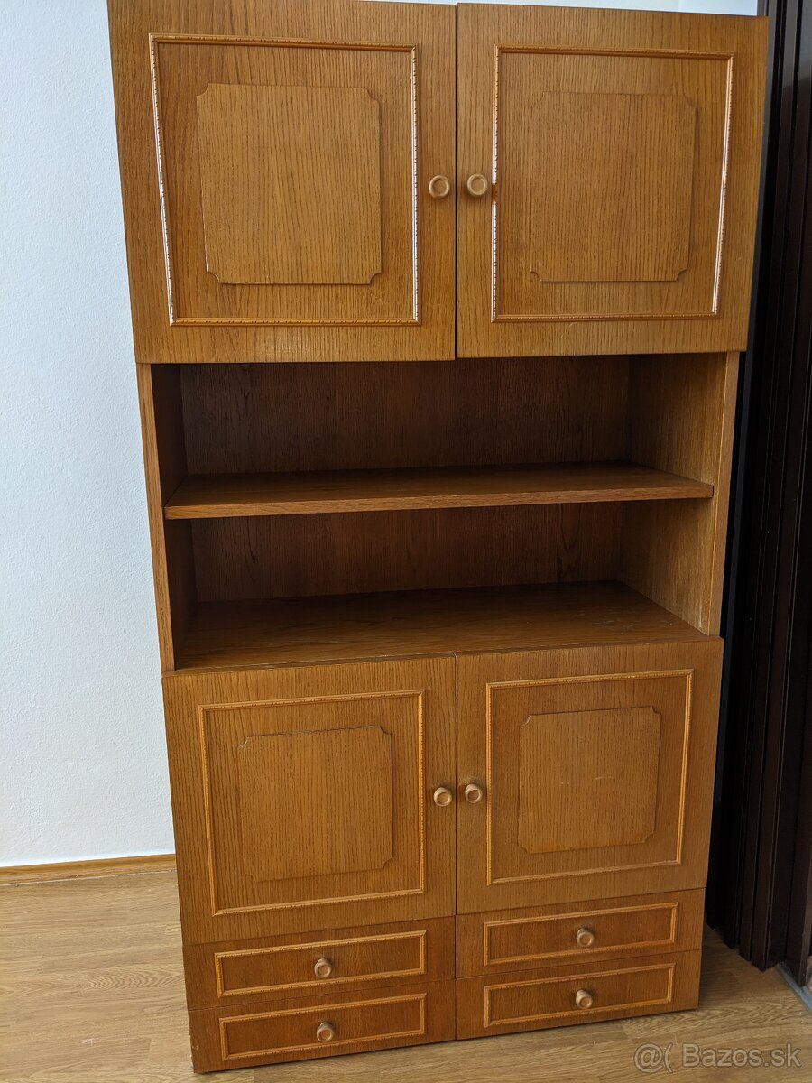 Darujem skrinky obývacej steny