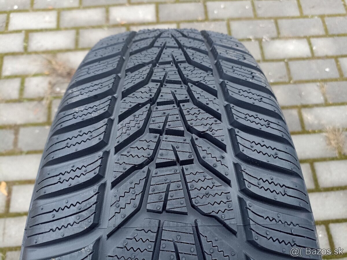 Zimné pneu Hankook Winter Icept EVO 3 215/65 R17 XL