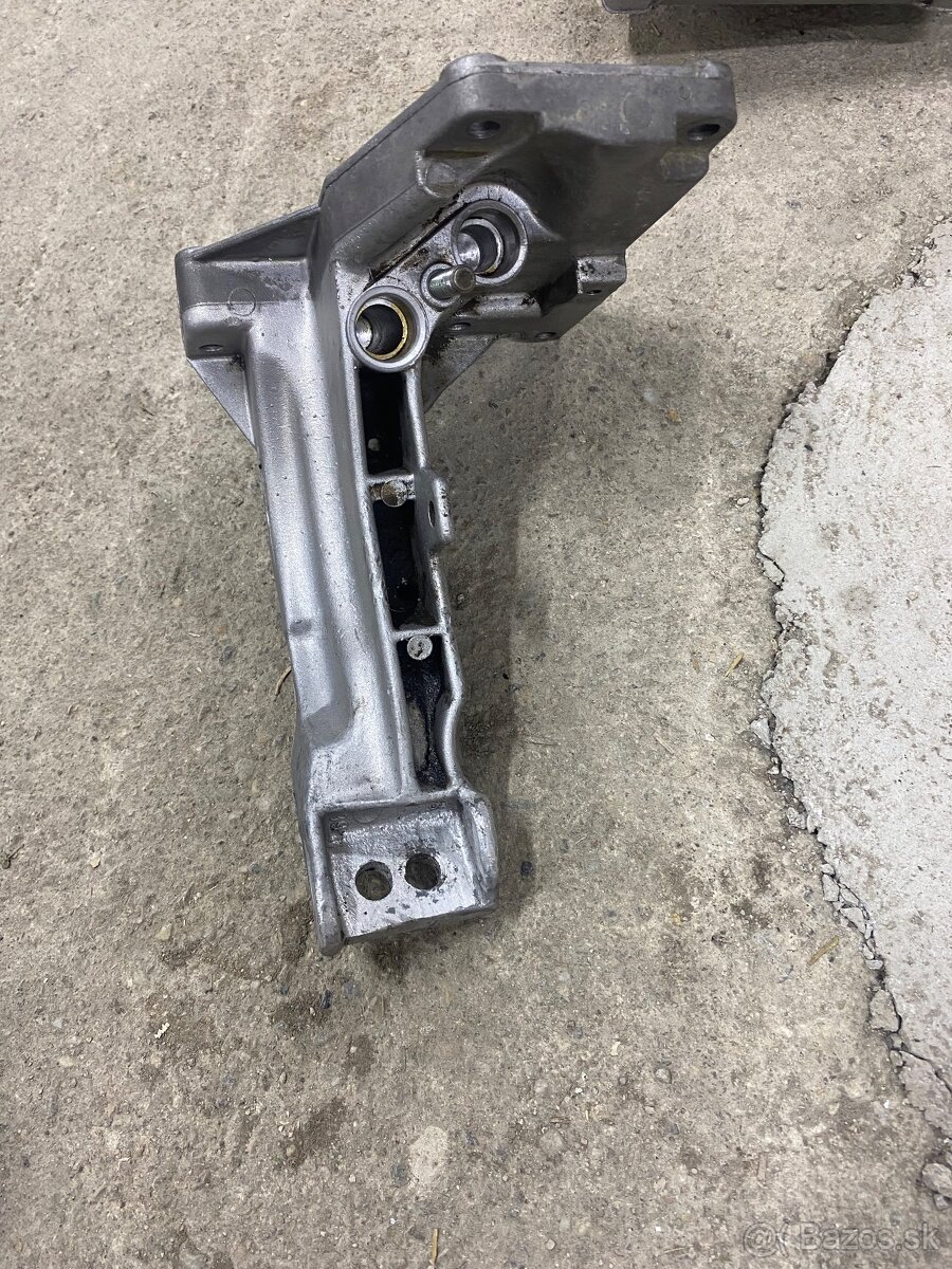 držiaky motora bmw e38 740i M62B44