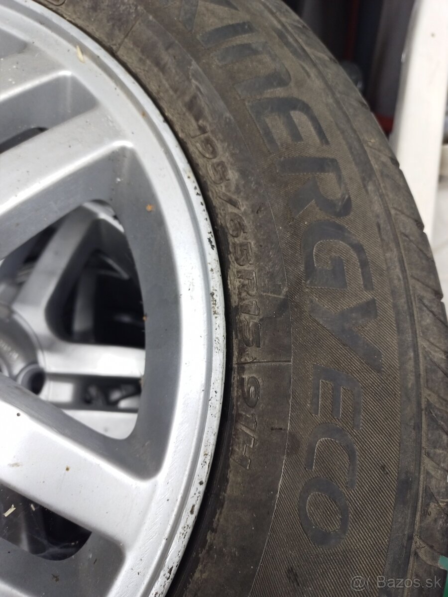 Predám sadu diskou Ford R15 plus letné pneu