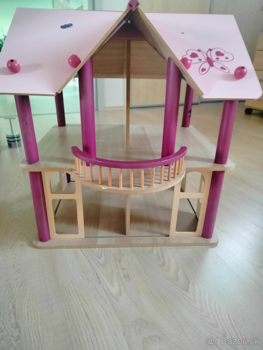 Dreveny domcek pre babiky