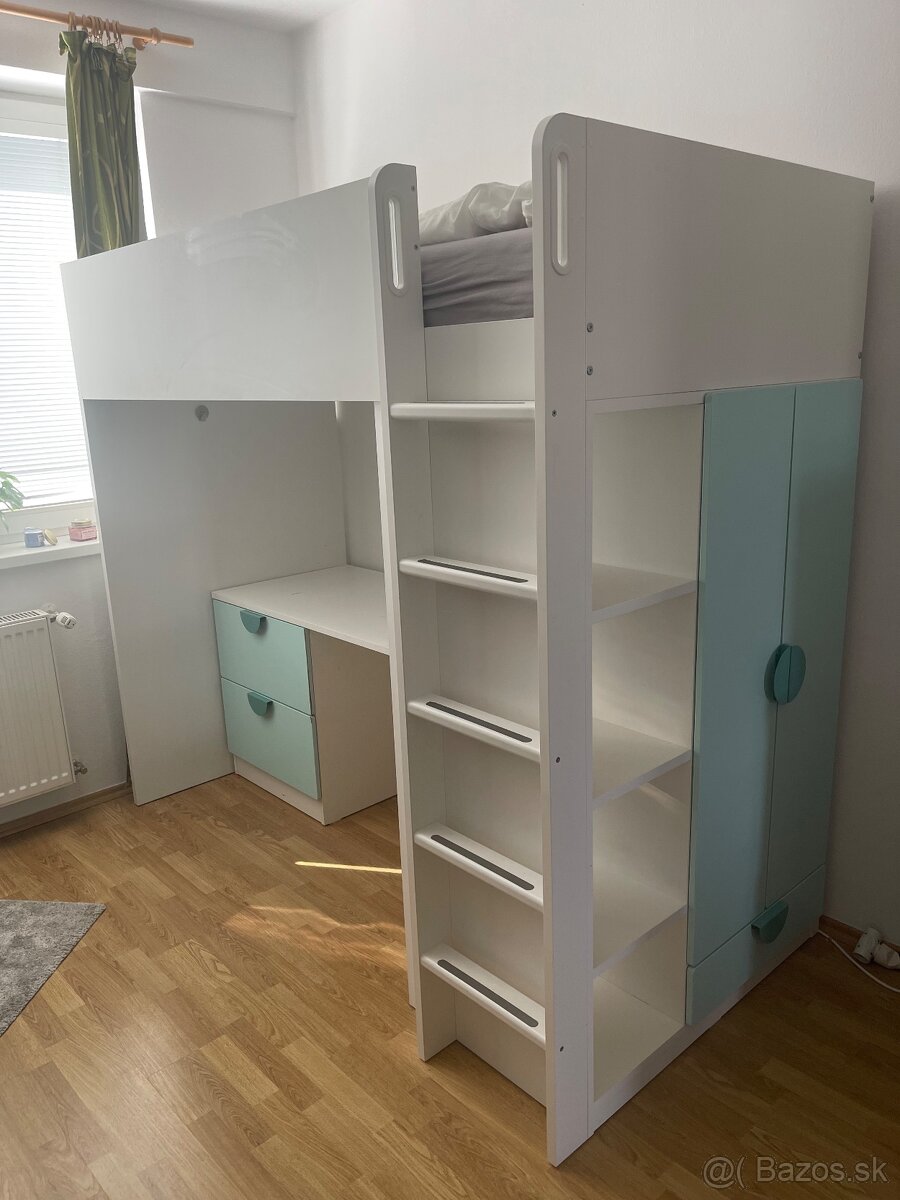 Detská posteľ s uložným priestorom a detkým stolom (SMÅSTAD)